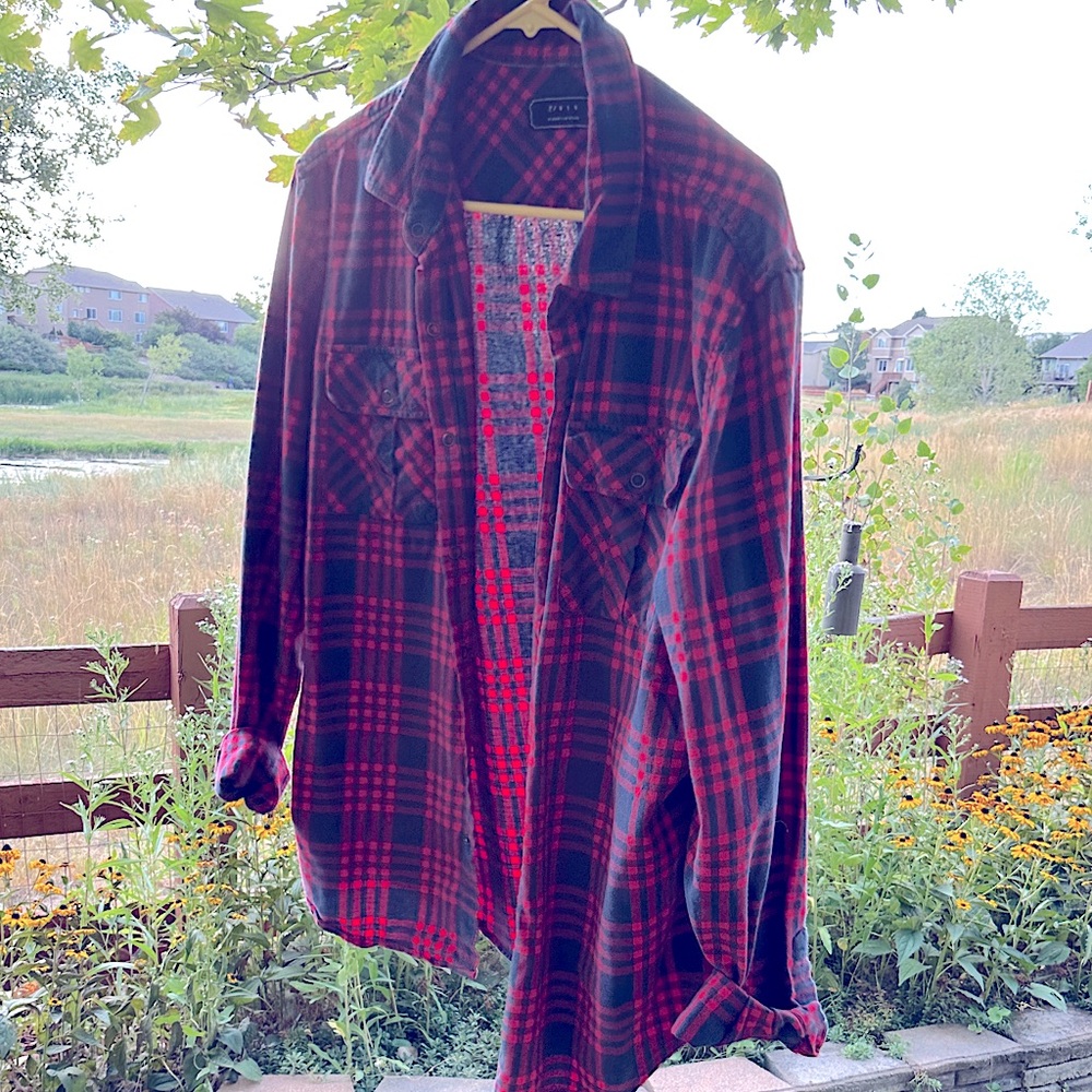 Red + Navy Flannel/ Plaid LS Shirt [button up]
